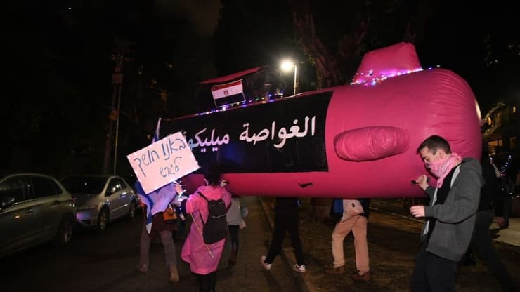 הפגנה נגד בנימין נתניהו ברחבת הבימה בתל אביב