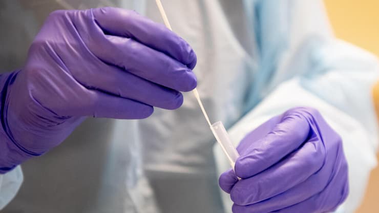 בדיקה בדיקות נגיף קורונה תחלואה שיא נדבקים חולים שבדיה