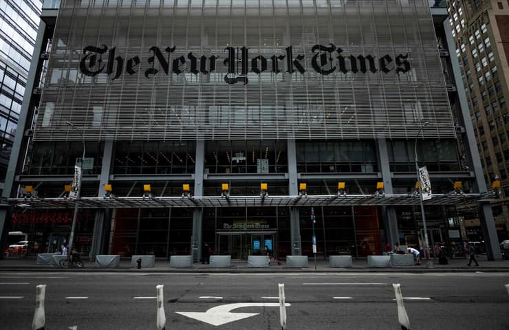 ניו יורק טיימס אנדי מילס רוקמיני קלימצ'י פרס על פודקאסט פודקסט חליפות דאעש