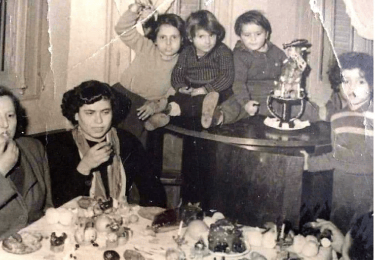 משפחת אלוש מימון מקיימת את סעודת יתרו ב-1952 בתוניסיה