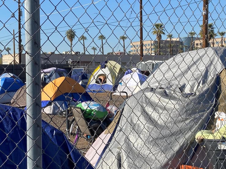 עיר אוהלים פיניקס אריזונה הומלסים ארה"ב