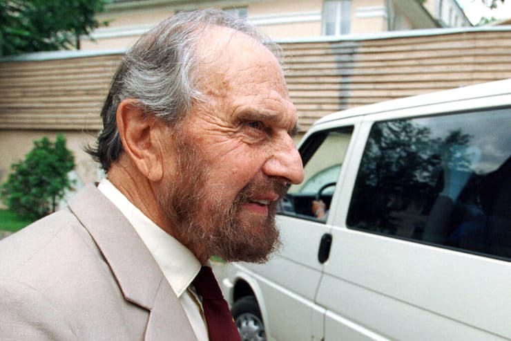 רוסיה ג'ורג' בלייק מרגל סוכן כפול הבריח סודות מ בריטניה מת ב רוסיה גיל 98
