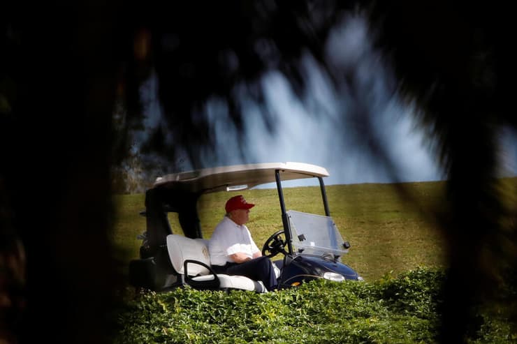 דונלד טראמפ משחק גולף פלורידה חופשת חג המולד ארה"ב