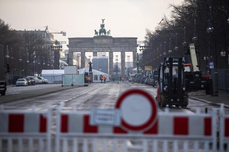 קורונה גרמניה חסימה שער ברנדנבורג ברלין בגלל הכנות ל אירוע קבלת 2021