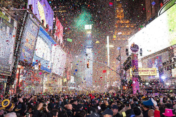 קורונה כיכר טיימס ניו יורק חגיגה כשנכנסה שנת 2020