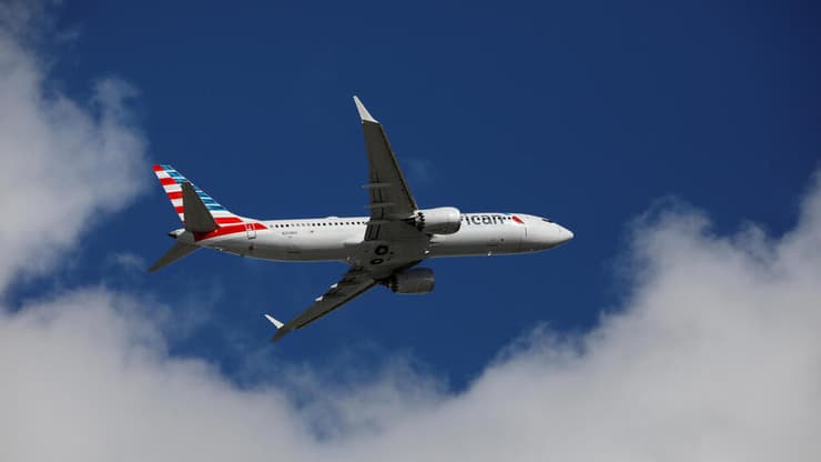 בואינג 737 MAX של אמריקן איירליינס בטיסה מסחרית ראשונה לאחר קרקוע של 20 חודשים