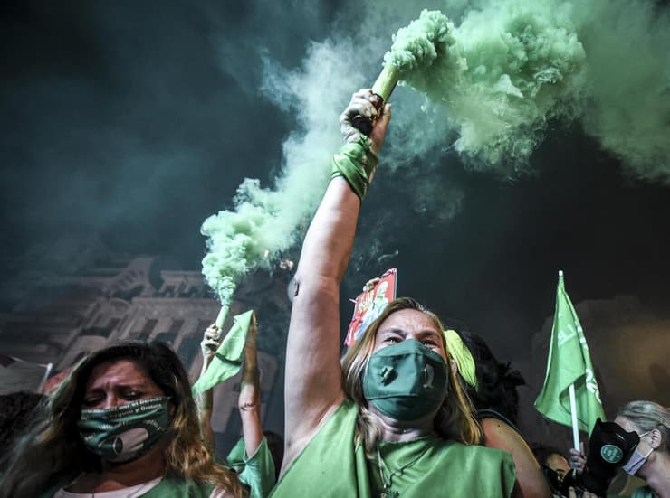 ארגנטינה בואנוס איירס חגיגות אחרי אישור החוק המתיר הפלות