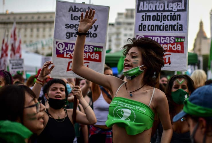 ארגנטינה בואנוס איירס מפגינות למען אישור החוק המתיר הפלות 
