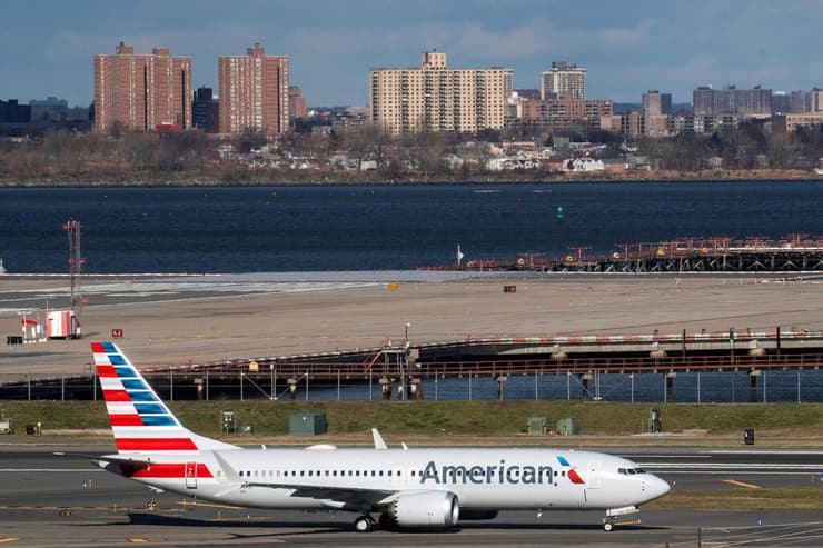 בואינג 737 MAX של אמריקן איירליינס נוחת בניו יורק לאחר קרקוע של 20 חודשים