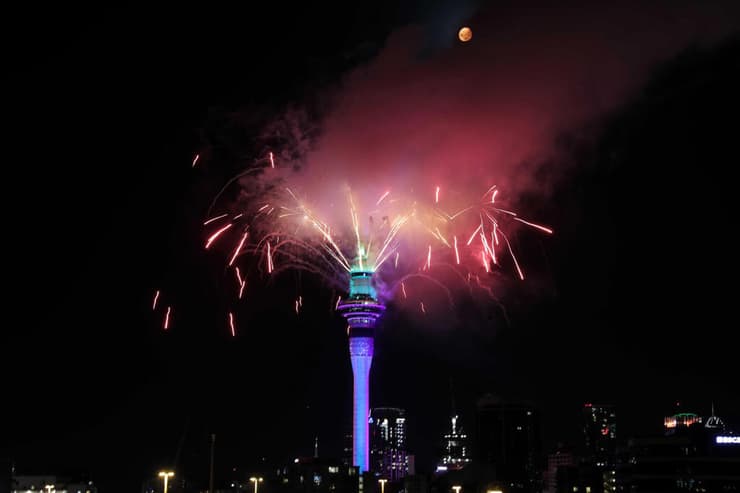 אוקלנד ניו זילנד חגיגות שנה חדשה 2021 זיקוקים