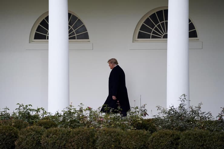 נשיא ארה"ב דונלד טראמפ חוזר ל הבית הלבן וושינגטון קיצר את חופשתו