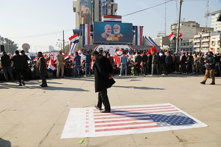 כיכר תחריר בגדד עיראק עצרת שנה למותם של קאסם סולימאני ואבו מהדי אל מוהנדיס 