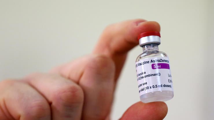 חיסון נגד קורונה של אסטרהזניקה ב בית חולים באזור סאסקס בריטניה