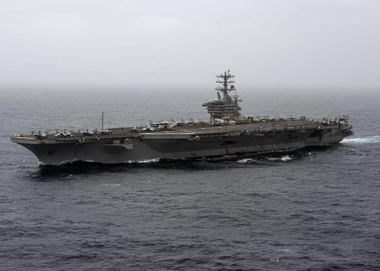 USS Nimitz  נושאת מטוסים של ארה"ב שהוצבה באזור המפרץ הפרסי