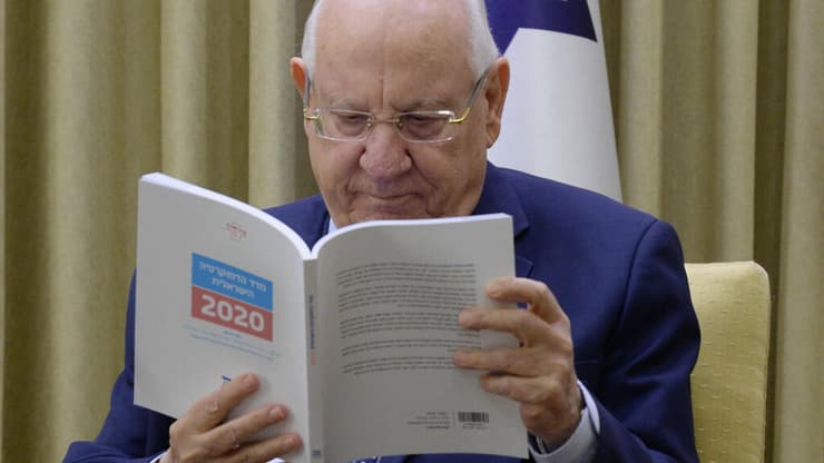 נשיא המדינה ראובן (רובי) רבלין עם מדד הדמוקרטיה הישראלית