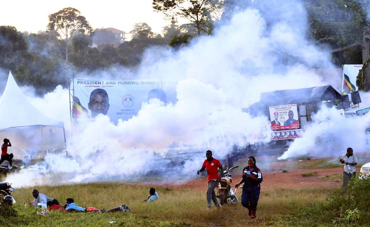 אוגנדה כוחות הביטחון נגד אירוע בחירות של בובי וויין נובמבר