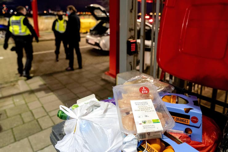 מזון שהוחרם ל נוסעים שהגיעו מ בריטניה ל הולנד ברקזיט האיחוד האירופי