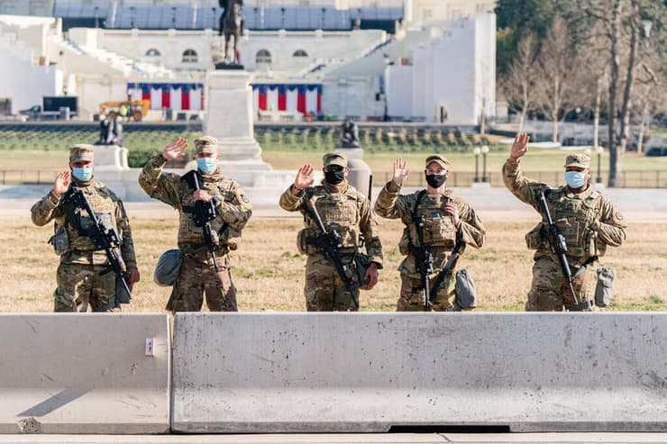 חיילים חיילי המשמר הלאומי וושינגטון קפיטול קונגרס ארה"ב לקראת השבעת ביידן ואחרי מהומות