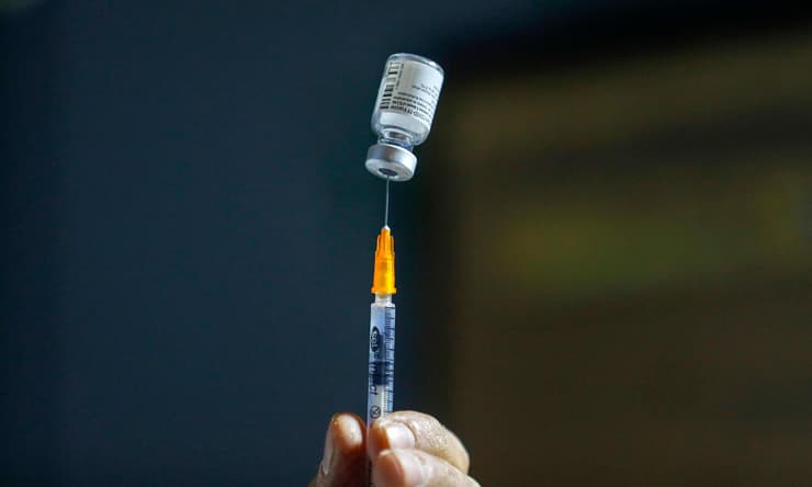 חיסון קורונה ב קופת חולים כללית ב ירושלים  מזרק