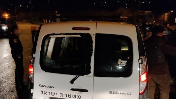 זירת יידוי אבנים על ניידת משטרה אזור יצהר שומרון חשד שהתוקפים יהודים