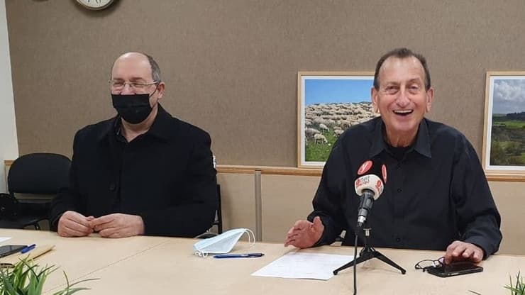  רון חולדאי וחברי המפלגה אבי ניסנקורן וקארן טל בעמק יזרעאל