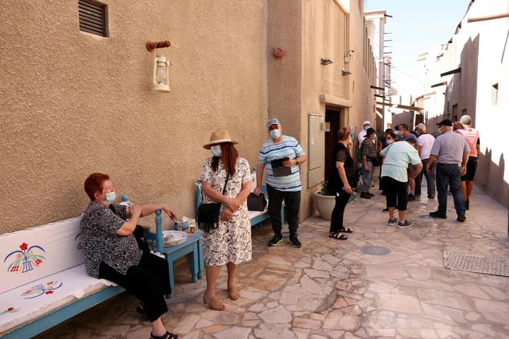 תיירים מבקרים בשכונת אל-פאחידי ב דובאי