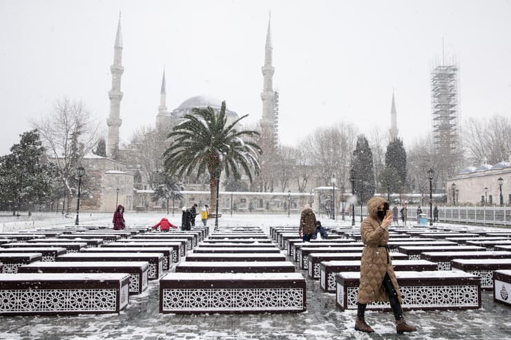 אירופה מזג אוויר מקפיא גל קור שלג טורקיה איסטנבול המסגד הכחול