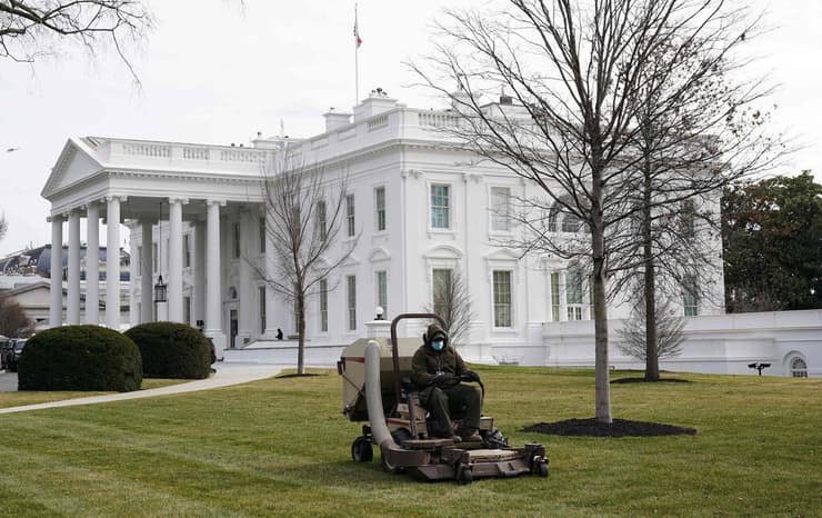 ארה"ב מכסחים דשא הבית הלבן יומיים ל השבעת השבעה ג'ו ביידן