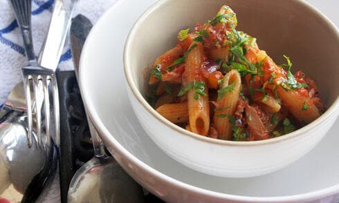 פסטה עם טונה ועגבניות