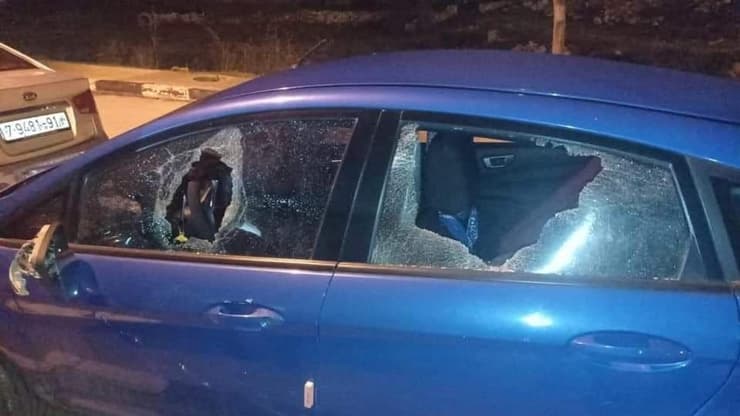 רכב פלסטיני נפגע מאבנים בשומרון