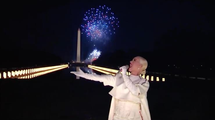 קייטי פרי מופע חוגגים את אמריקה כחלק מטקסי השבעת סיידן ארה"ב וושינגטון