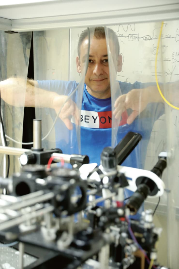 פריצות דרך בתקשורת ועיבוד מידע. פרופסור צדוק (צילום: יוני רייף) פריצות דרך בתקשורת ועיבוד מידע. פרופסור צדוק