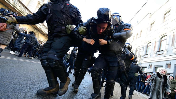 מעצר מפגינים באומסק