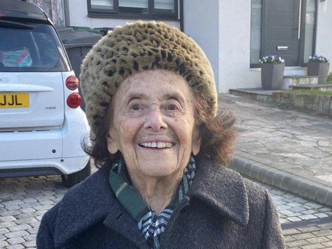 לילי אברט ז"ל לילי אברט מתארחת בתכנית בוקר בריטית