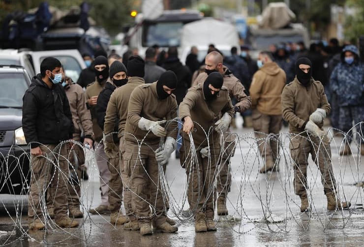 לבנון מהומות קורונה טריפולי כוחות הביטחון מציבים מחסומים