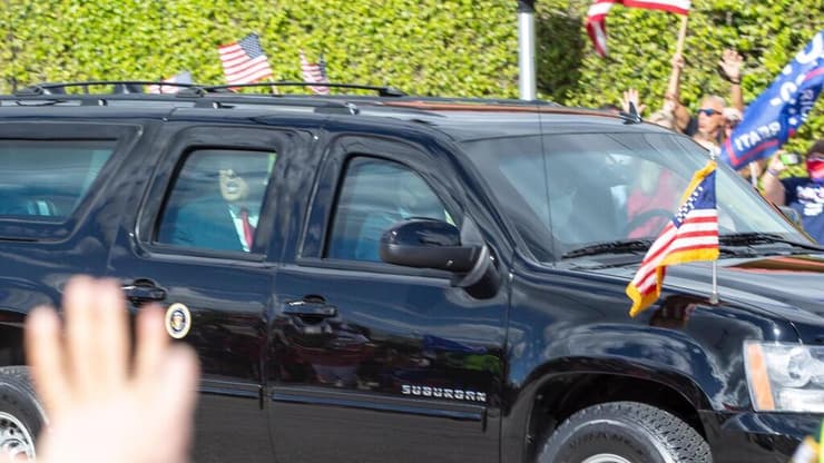 נשיא ארה"ב לשעבר דונלד טראמפ בדרך ל מאר א לאגו ביום עזיבת הבית הלבן