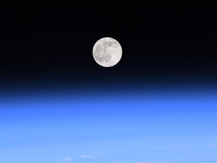הירח, כפי שתועד מתחנת החלל