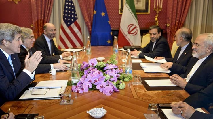 רוברט מאלי נפגש עם שר החוץ של איראן מוחמד ג'וואד זריף