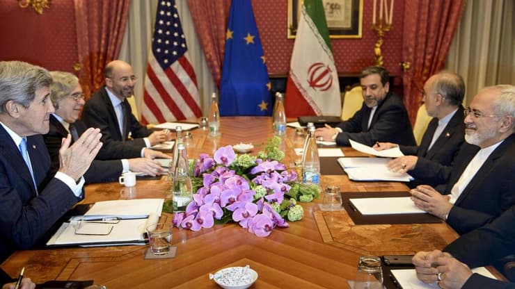 רוברט מאלי נפגש עם שר החוץ של איראן מוחמד ג'וואד זריף