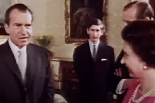 בריטניה סרט על משפחת המלוכה ש נאסר לשידור ב 1972 צץ ב יוטיוב