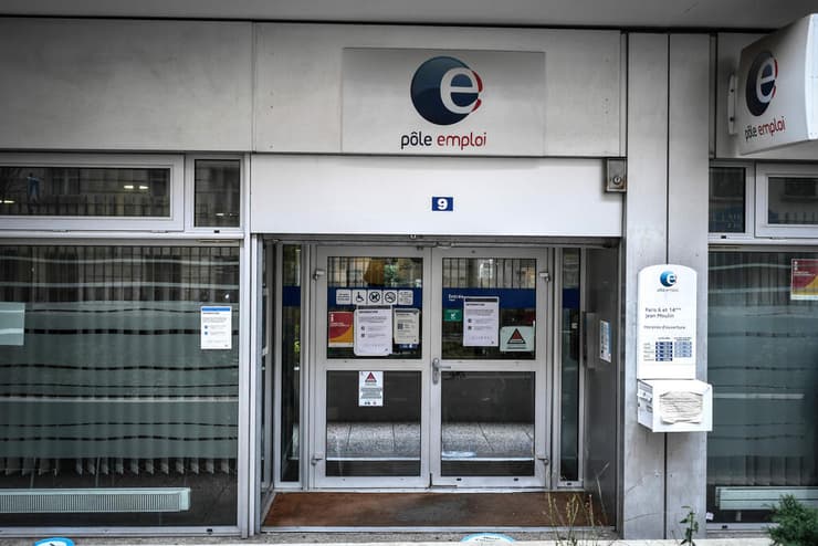 צרפת מסע הרג של מובטל נגד אנשי כוח אדם אחת סניף לשכת התעסוקה סגור