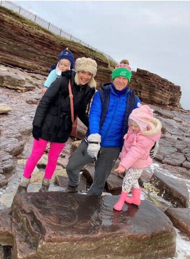 בת 4 גילתה עקבות דינוזאור וויילס