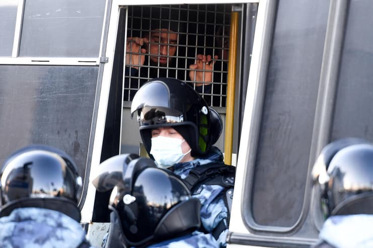 עצורים מחוץ לבית משפט ב מוסקבה הפגנה לשחרור אלכסיי נבלני רוסיה