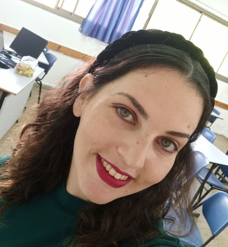 שירלי עגיב, מחנכת ברעננה