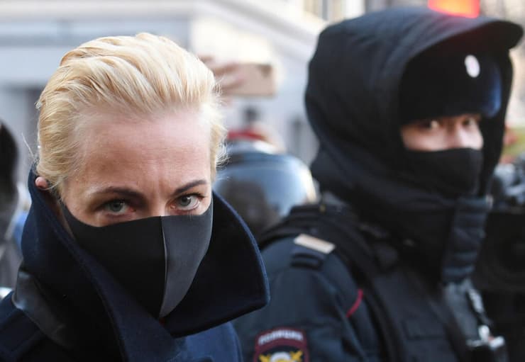 רוסיה כוחות הביטחון מעצרים ליד בית המשפט ש יקבע את עונשו של אלכסיי נבלני אשתו יוליה נבלניה