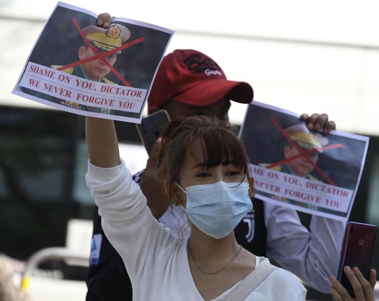 הפגנה ב בנגקוק נגד הפיכה צבאית מיאנמר