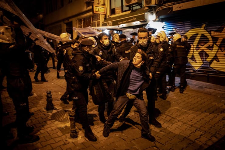 טורקיה מחאה נגד רג'פ טאיפ ארדואן סטודנטים עימותים מעצר איסטנבול