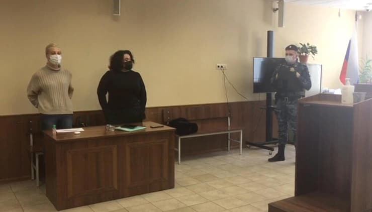 יוליה נבלניה אשתו של אלכסיי נבלני ב בית המשפט רוסיה אחרי ש נעצרה בהפגנה נקנסה