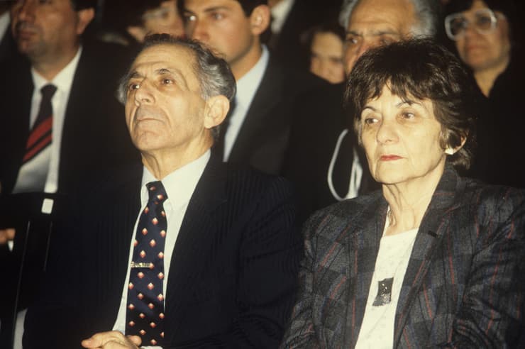 ארכיון 1988 יו"ר הכנסת שלמה הלל עם אשתו