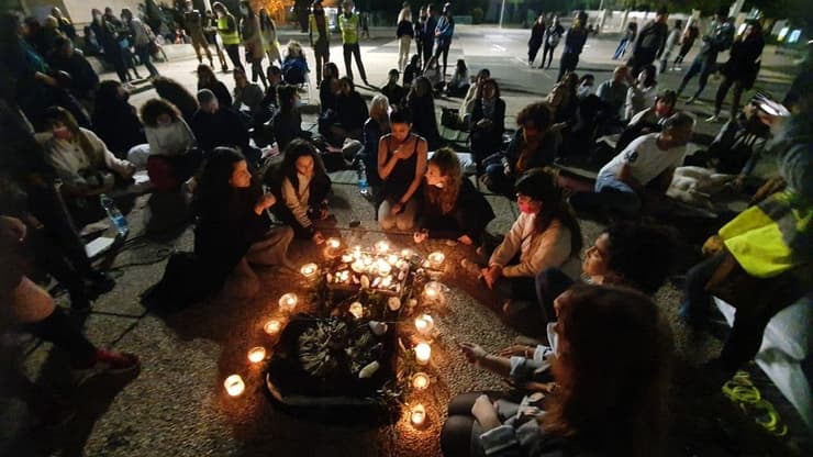 דם נשים אינו הפקר - מעגל ריפוי וקירוב לבבות נגד רצח נשים בכיכר מוזיאון תל אביב